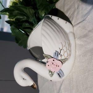 Swan 4.5in open vase China vtg